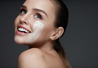 BB crème et CC crème : le maquillage aux petits soins pour votre teint